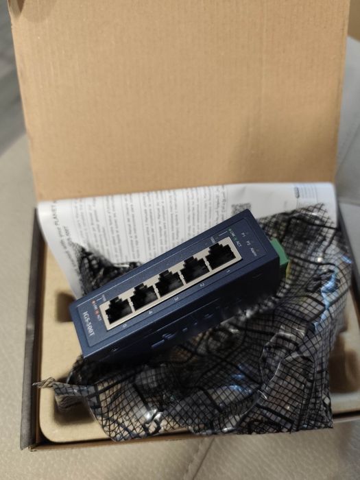 PLANET IGS-500T switch Ethernet industrial compact, fără management, echipat cu 5 porturi Gigabit