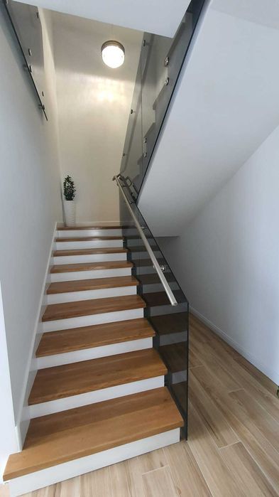 Trepte, scări din lemn masiv