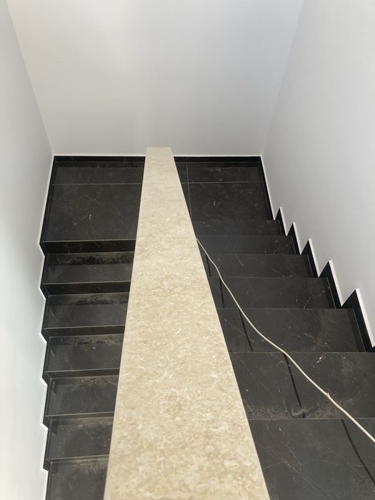 Casa la cheie sau la rosu