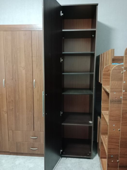 Продам шкаф пенал