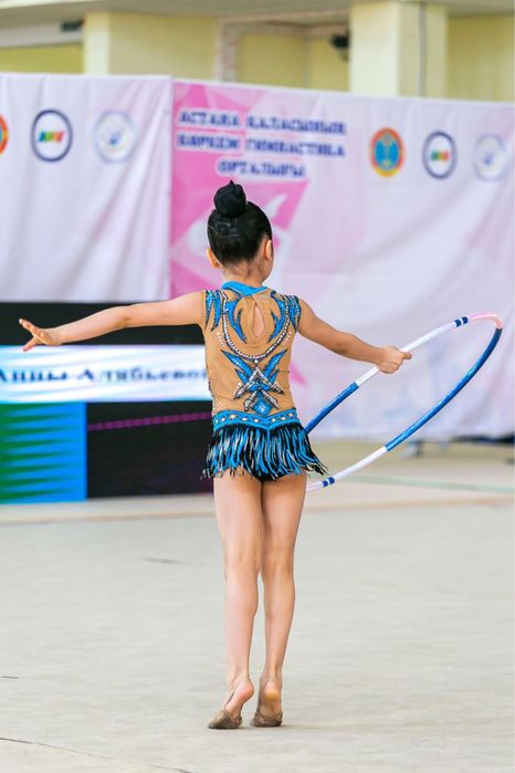 Продам купальник гимнастический