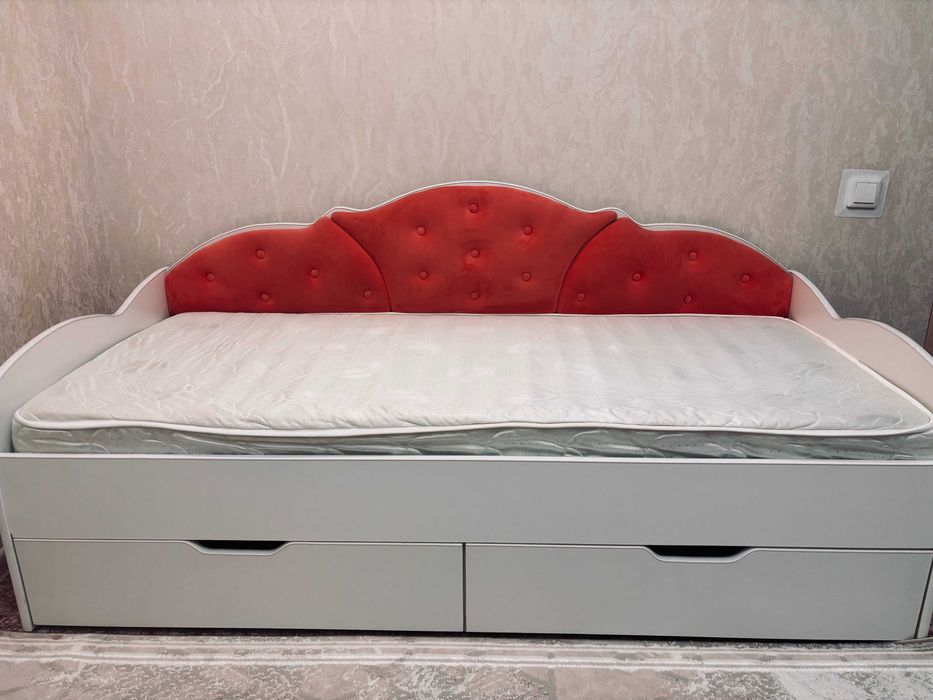 Продам подростковую кровать для девочек