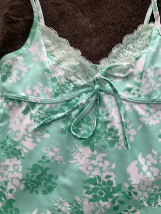 rochița verde pe corp