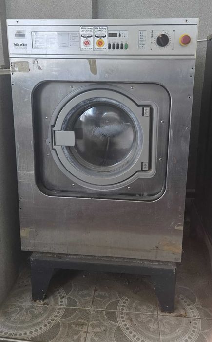 Разпродавам цялостно професионално оборудване за перално стопанство