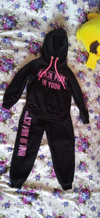 Продам костюм для девочки 1000