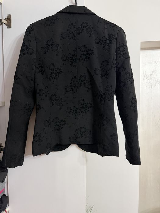 Sacou negru cu model cu floricele