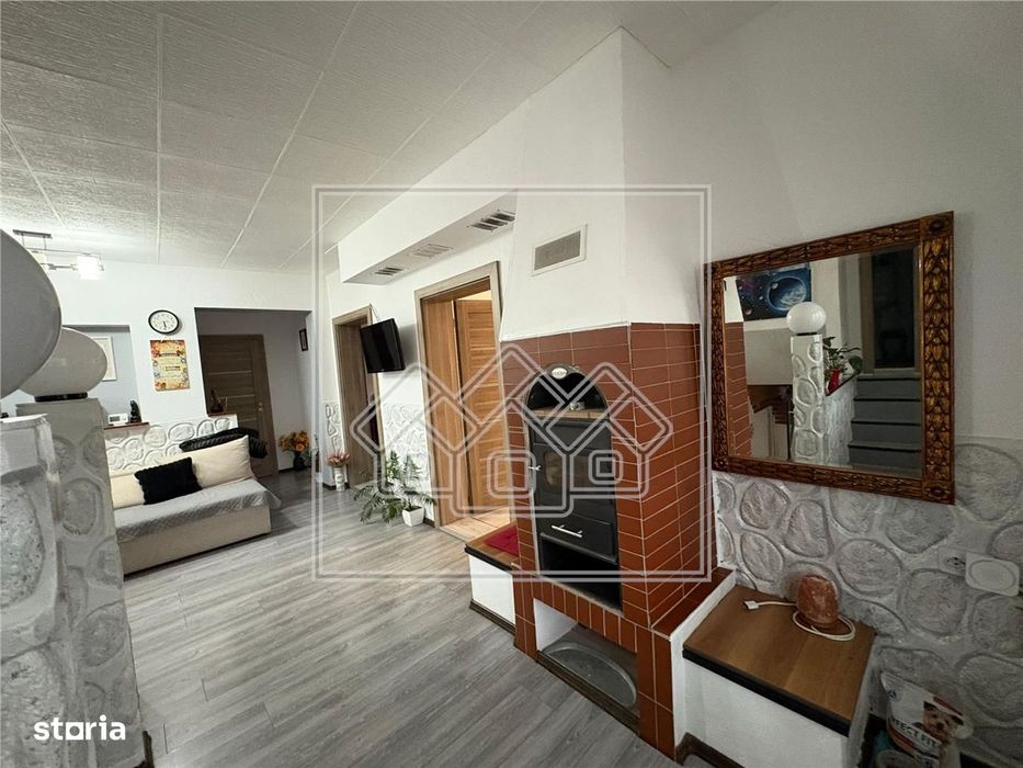 Casa cu 4 camere, balcon si curte - zona Lazaret
