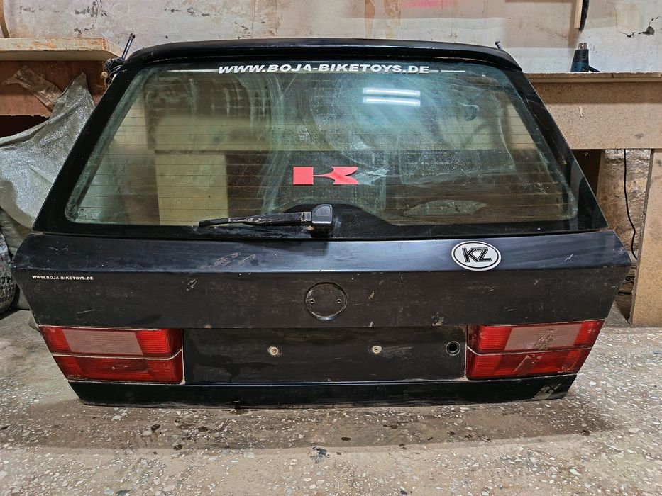 Продам крышку багажника от BMW