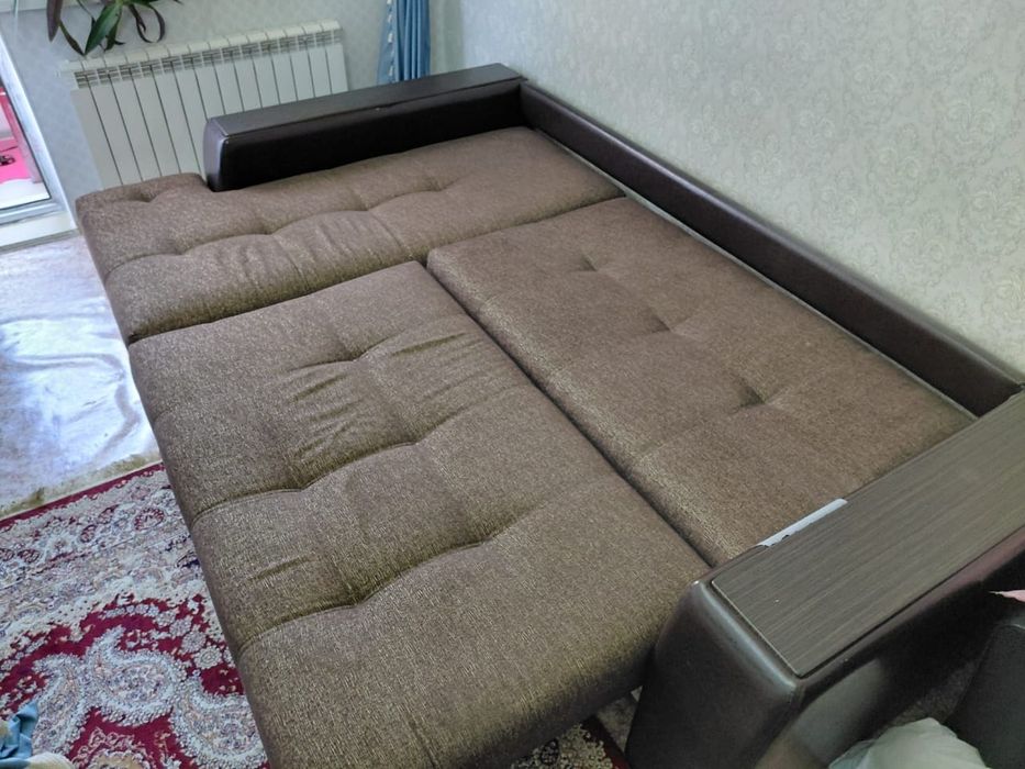 Продам диван с комплектом