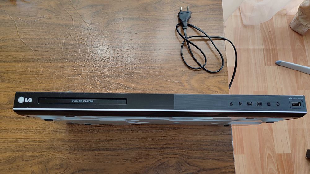 Продам Б/У DVD проигрыватель LG DVX692