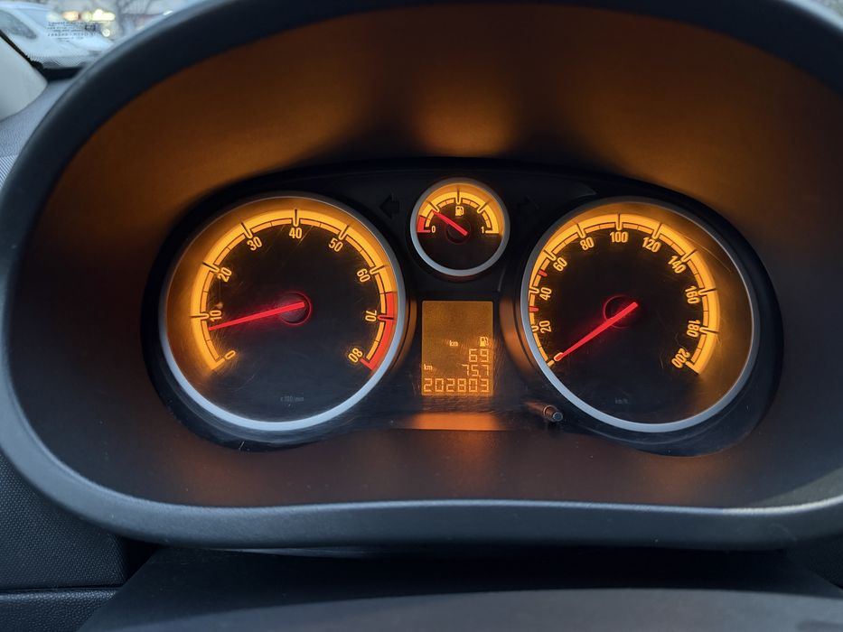 Opel Corsa  2011   -   1.2 85 cp Benzina+Gpl