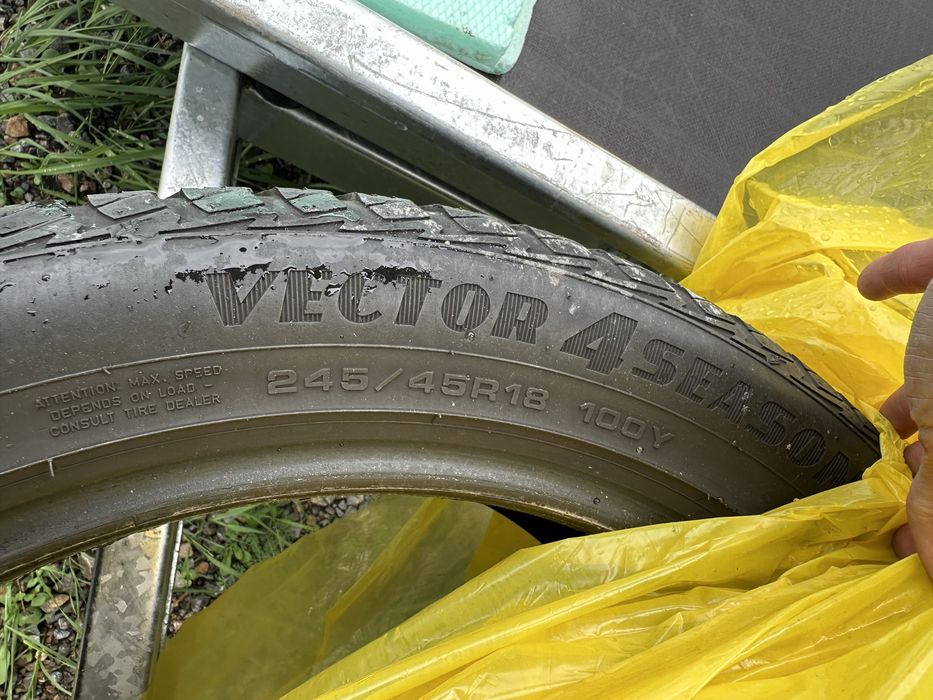 2бр. Всесезонни гуми GoodYear 245 45 18