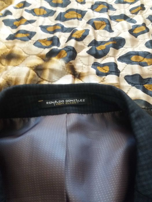 Продам классический костюм