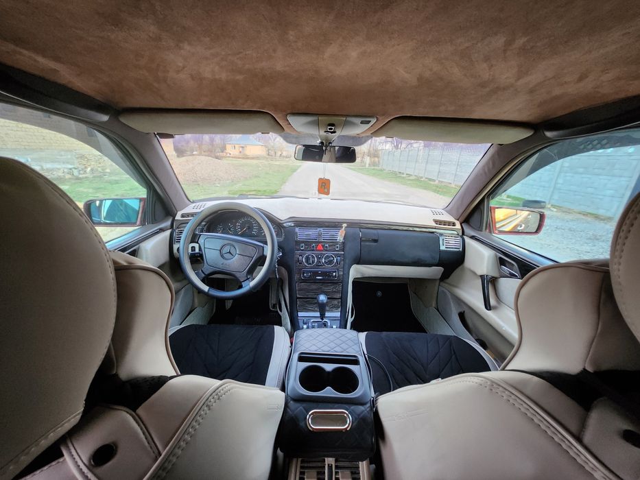 Машина  Mercedes-Benz W210