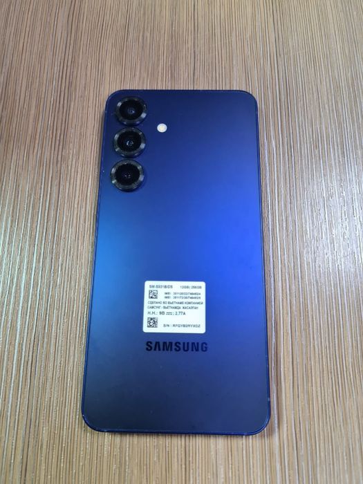 Продаю Samsung S25, память 12/256гб