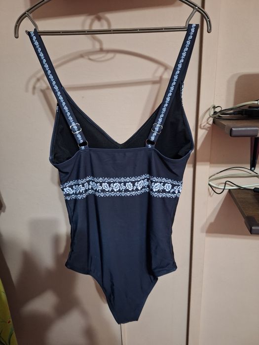 Costum de baie intreg