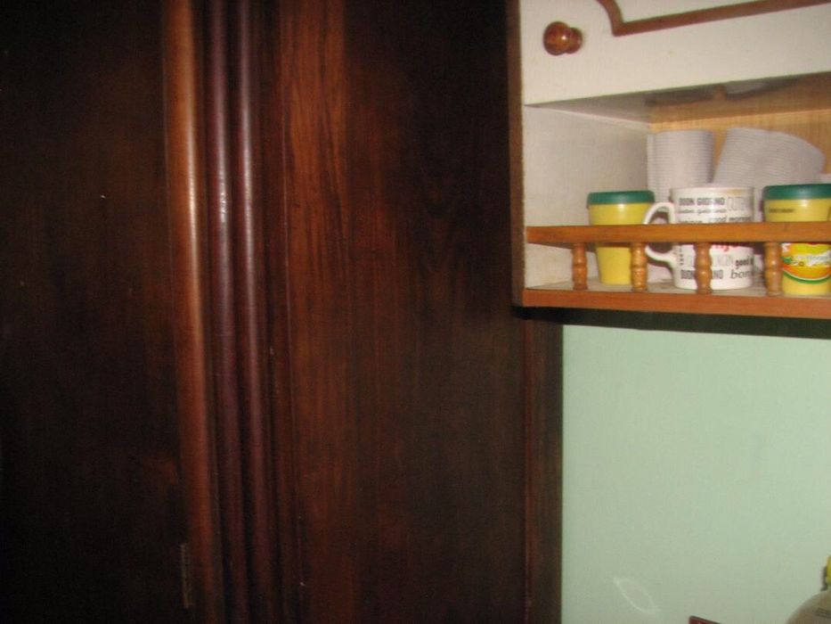 Dulap cu furnir cires ,noptiere paturi fără saltea