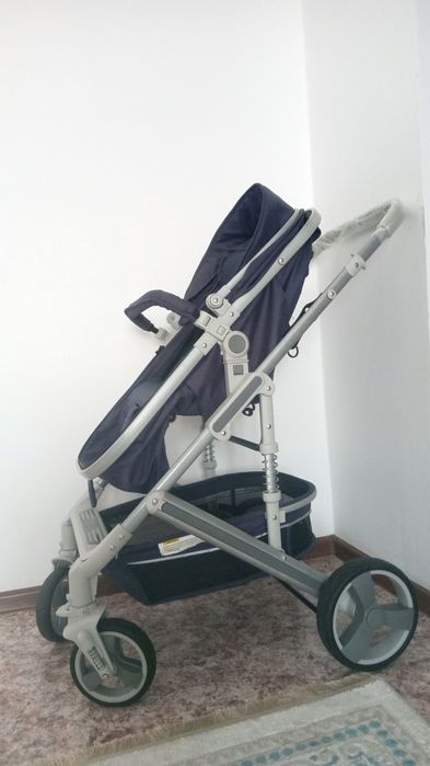 Коляска почти новая