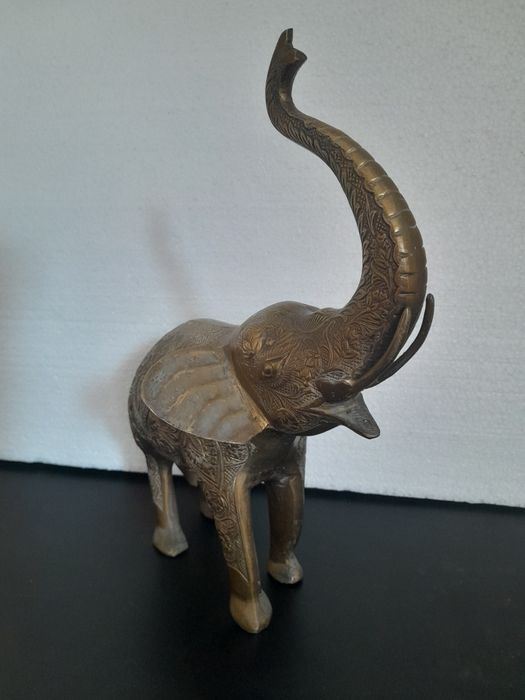 Elefant mare din bronz