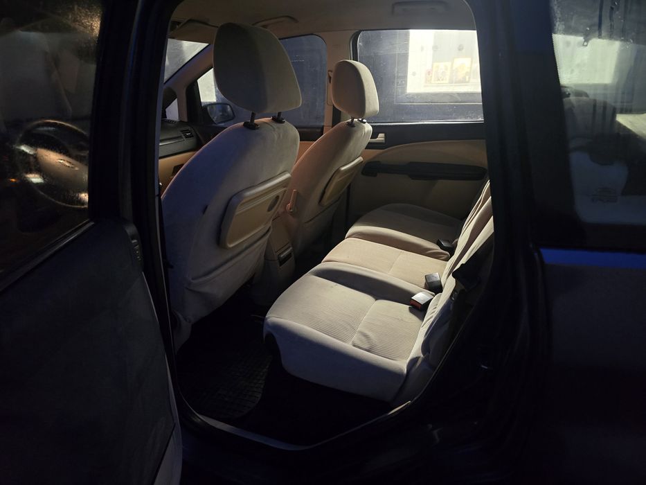 Vând Ford focus c-max 1.6