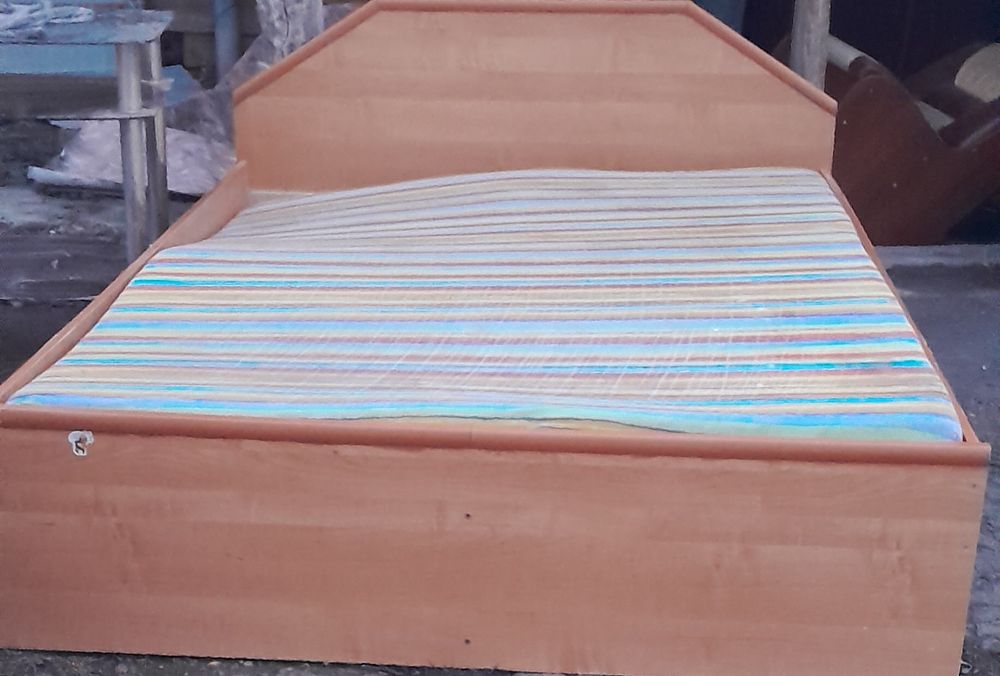 Төсек сатылады  . Төле биде