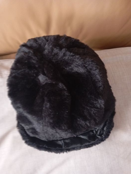 Красива стилна Дамска Винтидж шапка мека и пухкава