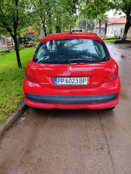 Пежо 207 в отлично състояние платени данаци застраховки преглед и Винетки.