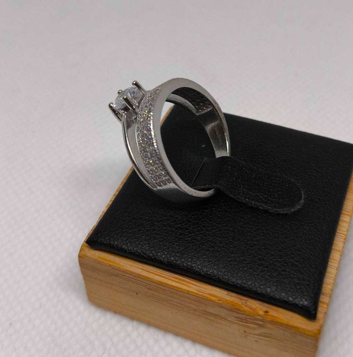 Сребърен пръстен с фианити – проба 925, нов, размер 17