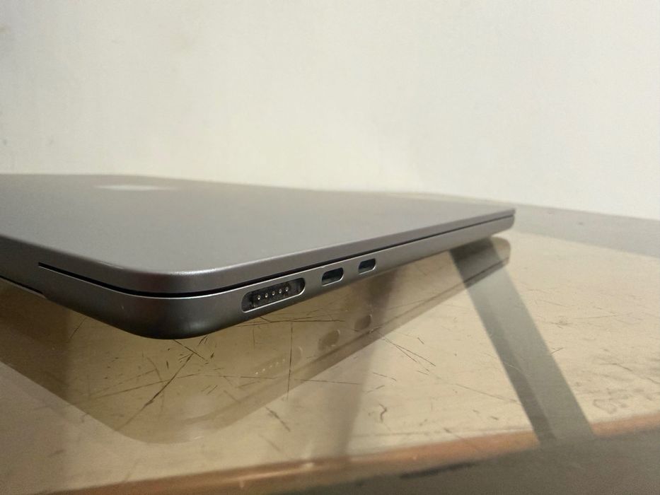 Срочно MacBook m2 256g 8g