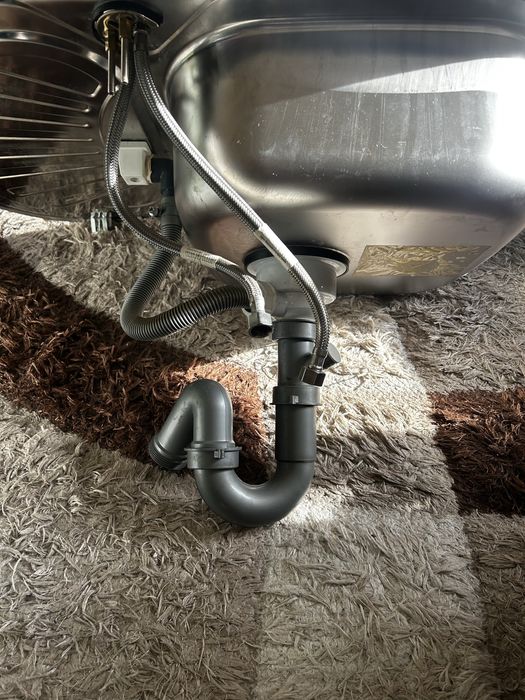 Мивка с батерия сифон и меки връзки