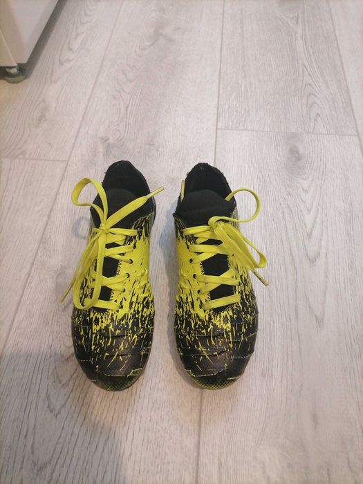 Футболни бутонки