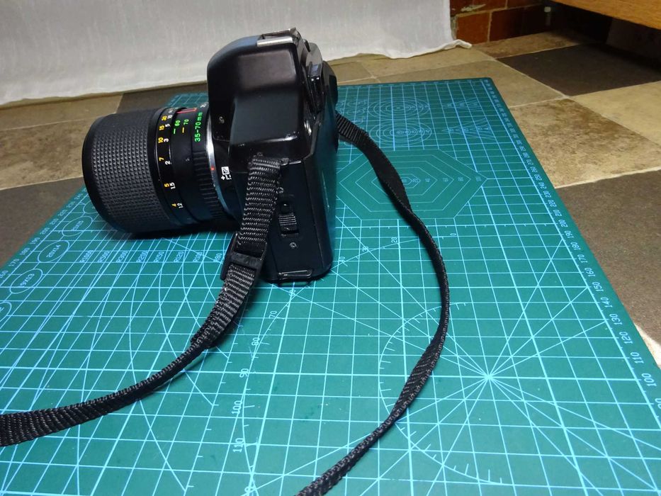 Aparat foto pe film 35 mm Yashica 109 Multi Program  SLR Camera