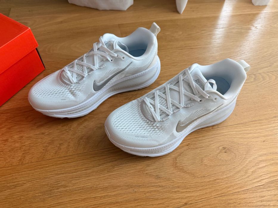 Nike Vomero 18 чисто нови маратонки 24,5 см
