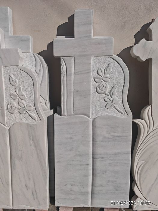 Cruci de marmura !!!
