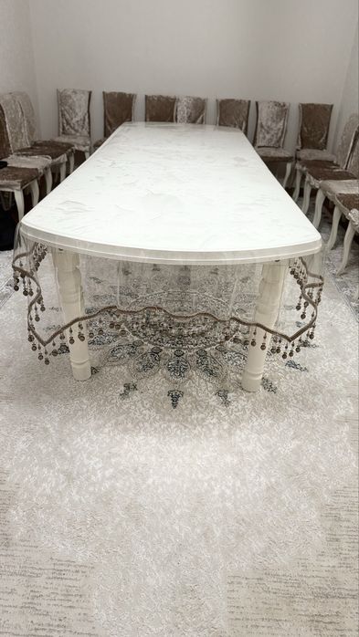 Продается гостиный стол