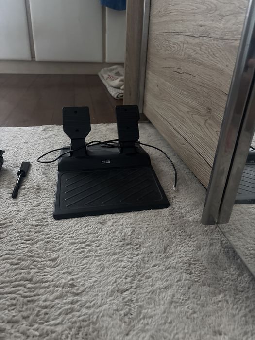 Продавам волан HORI с педали за PS5, PS4, PS3 и PC + игри