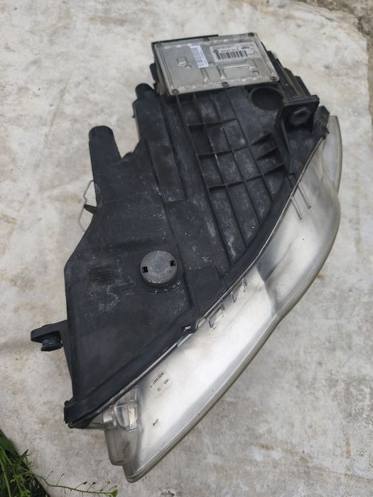 Far bixenon dreapta față Volkswagen Passat B6 2005-2010 3C0941752G