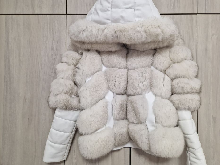 Blana Albă cu mâneci și glugă detașabilă