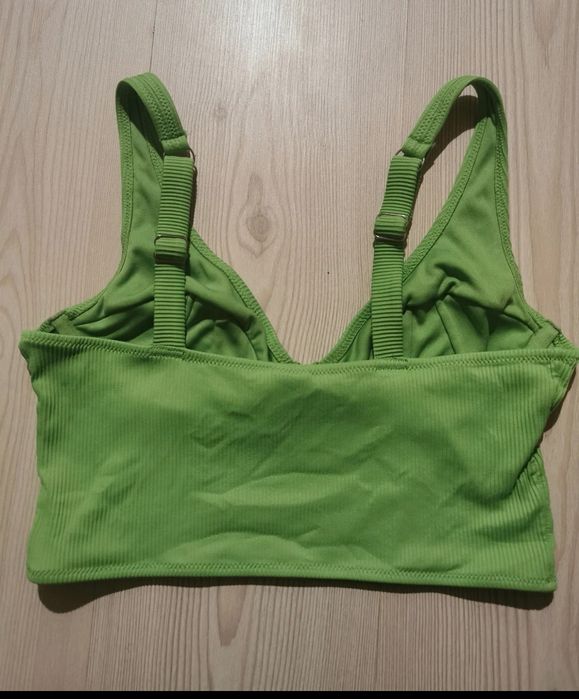 Bustiera costum de baie