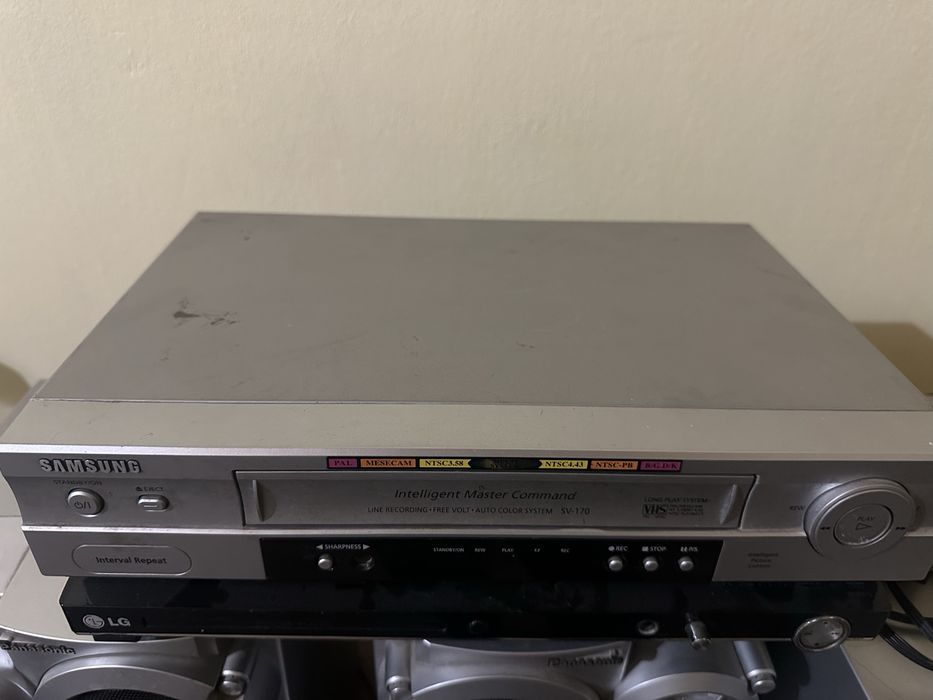 Видиомагниьафон сатылады