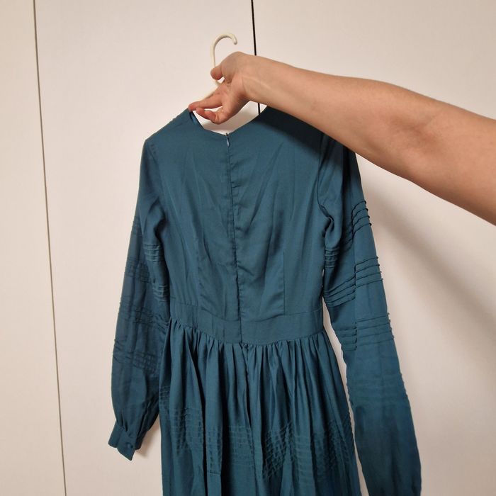 Продам два длинных платья.