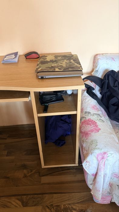 подарявам ученическо бюро!!! ЗАПАЗЕНО!!!