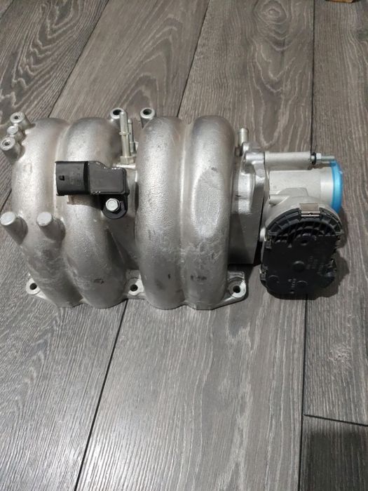 Продам впускной коллектор в сборе