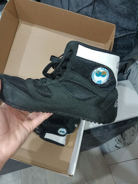 Продам абсолютно новые борцовки Cobra