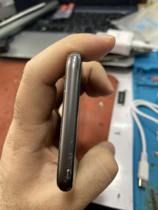 Iphone SE 64 gb sotiladi