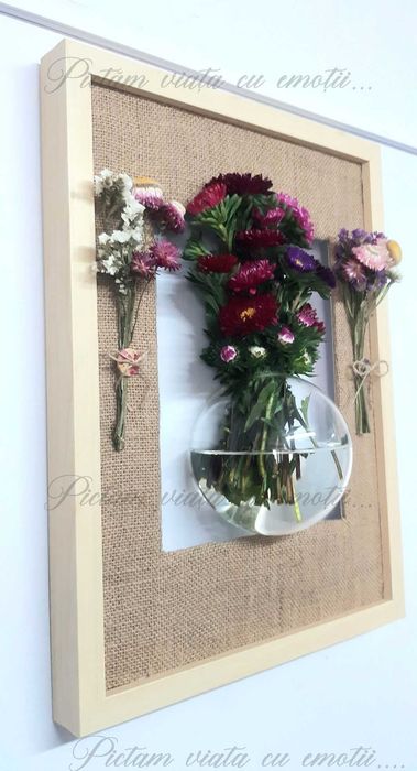 Decoratiune tablou din lemn cu vaza de sticla in stil Art Deco