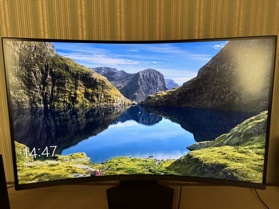 LG 32GS60QC-B Ultragear Curved Gaming Monitor QHD (2560x1440)