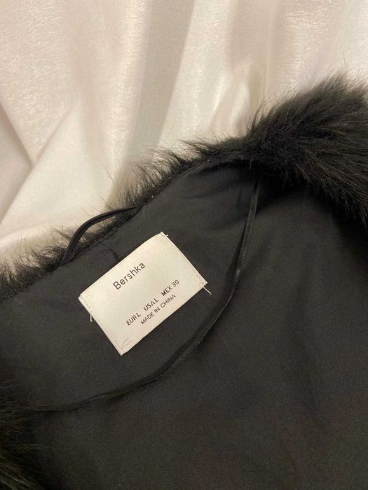 Blanita neagra Bershka - marimea L