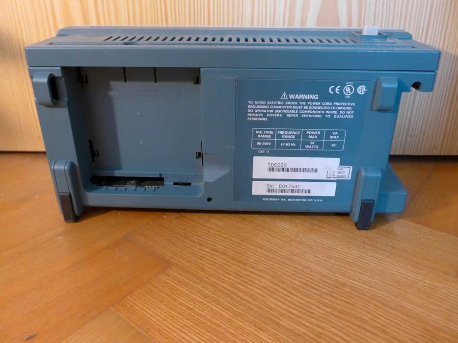 Osciloscop digital Tektronix TDS220, 100 MHz, 2 canale, impecabil