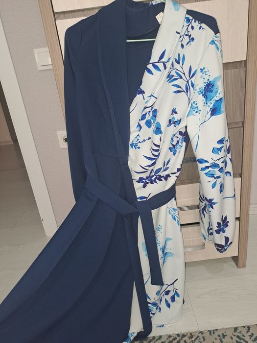 Продаю платье синие с запахом